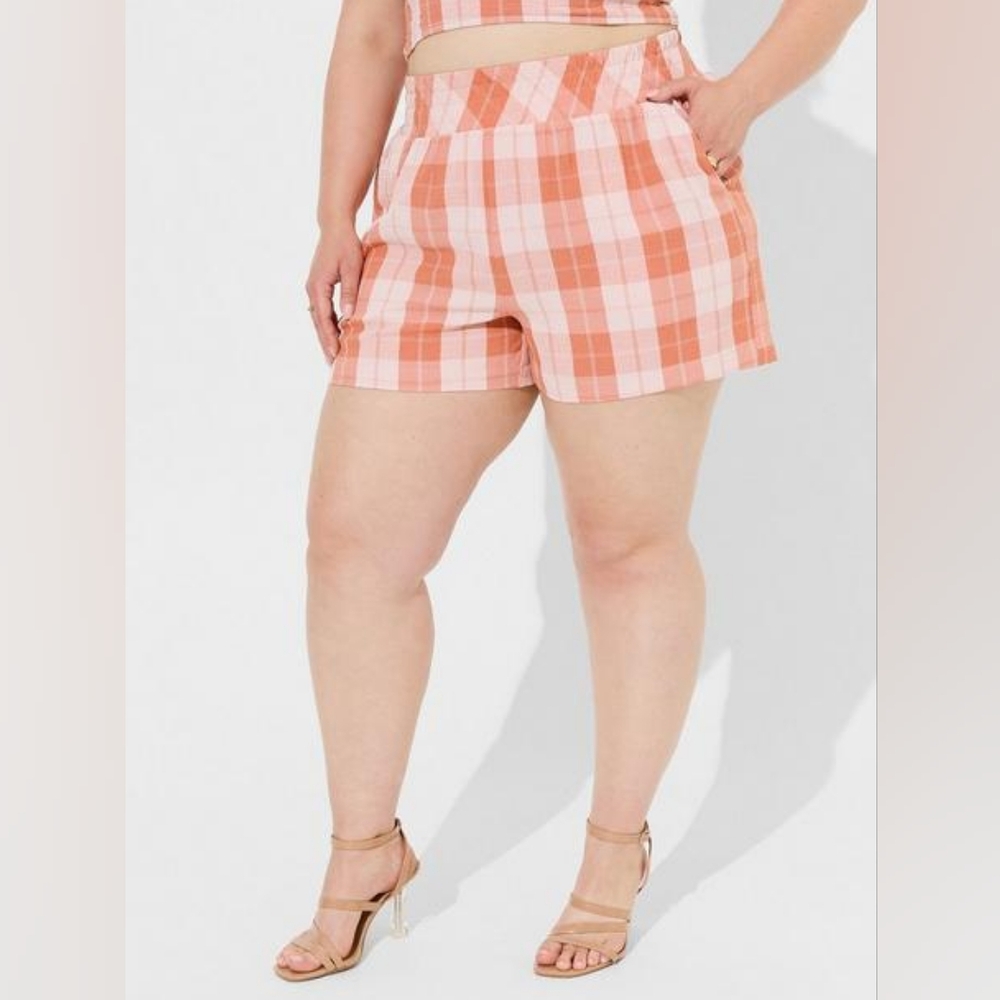 🆕 Torrid Mid-Rise Seersucker Shorts (Torrid 00)